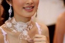 盐城人妖皇后(中国富豪娶人妖皇后)