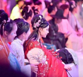 盐城汉服模特兼职(想做汉服模特去哪里找)