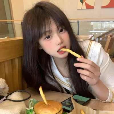 盐城伴游女生李欣怡的资料